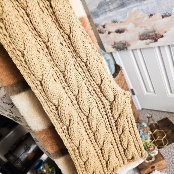 CG Couture Gems Plaid Faux Fur Cable Knit Acrylic Infinity Scarf. - Picture 9 of 15